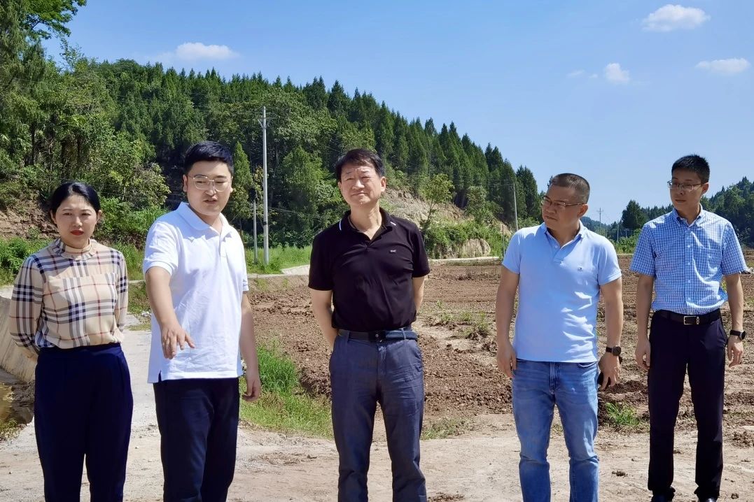 省尊龙凯时集团党委书记、董事长任丁率队赴巴中南充两地开展帮扶工作