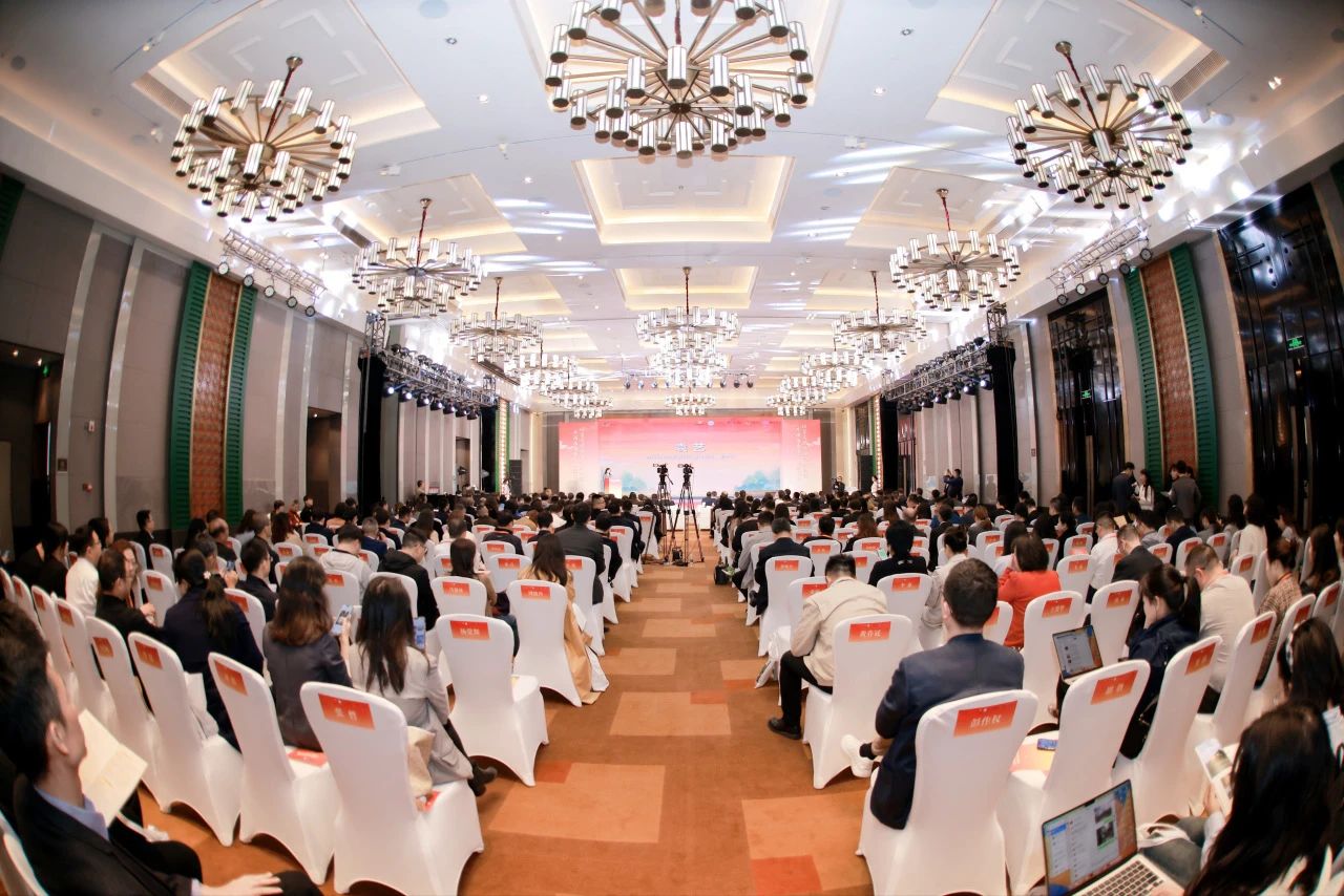 川渝文化旅游企业联盟、四川省文化旅游企业联盟2023年会在蓉开幕 游勇主持活动开幕式