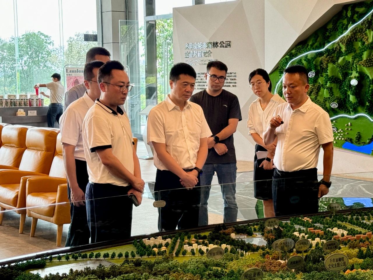 省尊龙凯时集团党委书记、董事长游勇带队赴聚峰谷项目开展汛期安全生产检查并调研生产经营情况